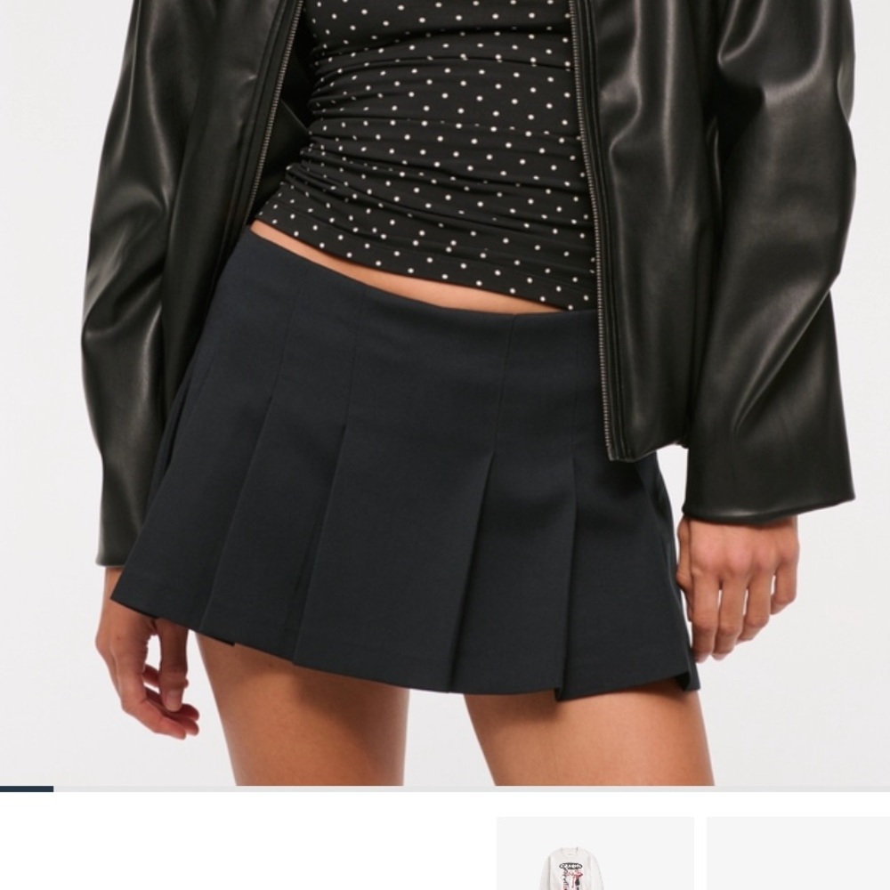 Abercrombie & Fitch Black Scarlett Low Rise Pleated Mini Skort